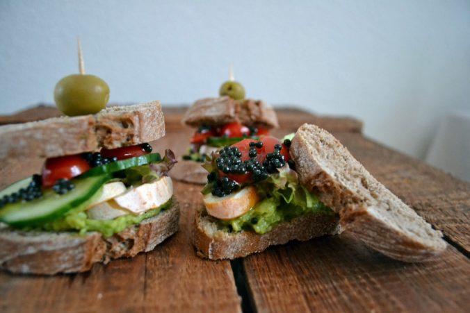 Veganer Kaviar aus Algen mit Heidelbeer Geschmack Geschäftsidee - vom Landwirte auf den Teller